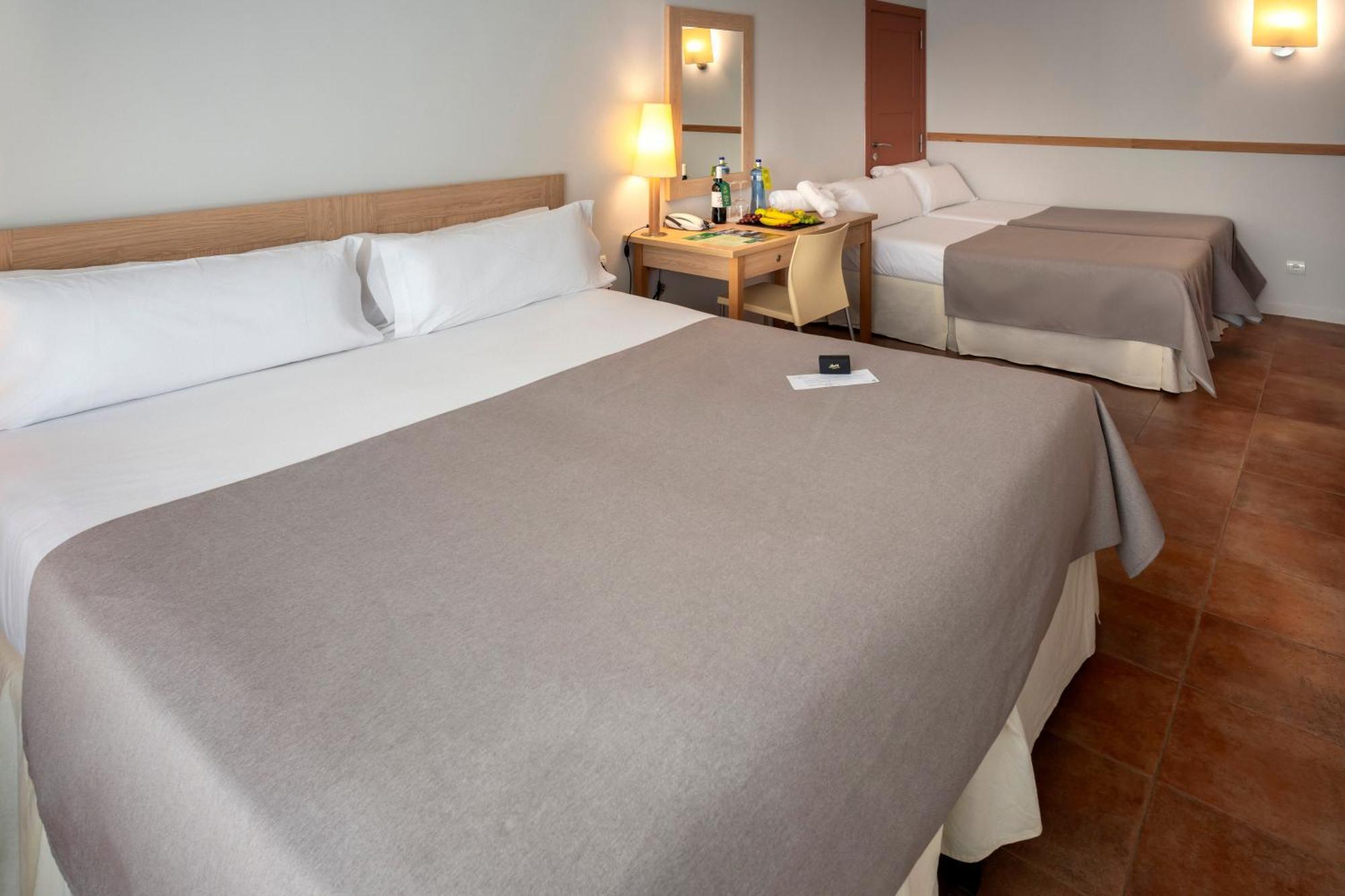 Hotel & Resort Vilar Rural D'Arnes By Serhs Hotels Sant Carlos de la Ràpita Zimmer foto
