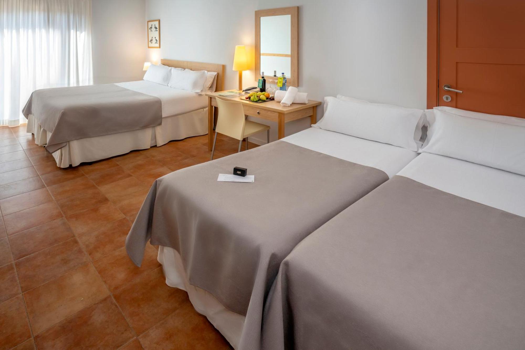 Hotel & Resort Vilar Rural D'Arnes By Serhs Hotels Sant Carlos de la Ràpita Zimmer foto
